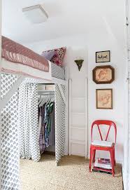 Chambre adulte avec lit tiroirs chêne brossé bois mdf avec tête de lit + 2 grands tiroirs + 1 niche de rangement. Rangement Autour Du Lit Les Meilleures Idees Deconome
