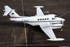 This aircraft is equipped with dual ifr approach certified gps moving maps, vor, ils, and adf navigation equipment, as well as an autopilot/flight director system and a radar altimeter. Beech 200t Super King Air Institut Geographique National Aviation Photo 2607346 Airliners Net