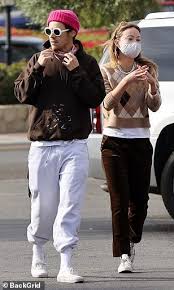 Wilde is directing don't worry, darling, which is set in an isolated community in. Harry Styles 26 And Olivia Wilde 36 Get Close In Santa Barbara Daily Mail Online