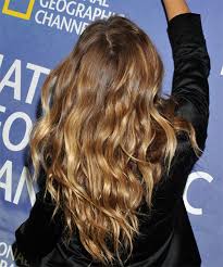 Gisele bundchen • жизель бундхен запись закреплена. Gisele Bundchen Long Wavy Dark Honey Blonde Hairstyle
