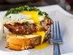 Gli ingredienti per ottenerne 4 sono: L Hamburger Del Gaucho Con Uovo E Chimichurri