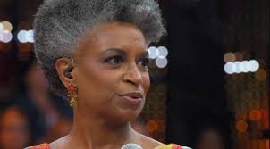 Do Engenho de Dentro para o Brasil: Cláudia Martins emociona plateia no  Domingão com Huck