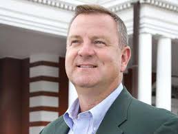 Thomas cites activism in bid for mayor