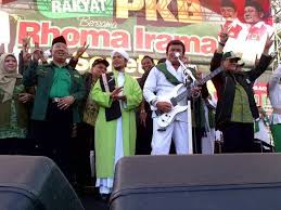 Ada 20 gudang lagu rhoma irama judi terbaru, klik salah satu untuk download lagu mudah dan cepat. Adu Pendapat Seputar Pilpres Nyanyikan 10 Lagu Saat Kampanye Rhoma Tinggalkan Judi Dan Begadang Detikpemilu