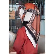 Vissona Twill Ipek Esarp 17202en Moda En Trend Urunler Alisveris Sitemizde Kolay Siparis Www Semercioglutoptan Com Moda Stilleri Sirti Acik Elbiseler Moda