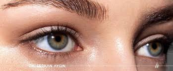 Lupus can cause the hair on your scalp to gradually thin out, although a few people lose clumps of hair. How To Treat Eyebrow Hair Loss