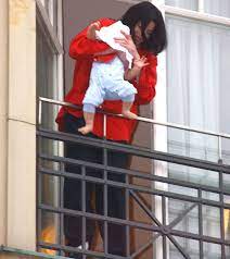 Michael Jackson Locked Himself Away After Balcony Pics Bodyguard Matt Fiddes Reveals Celebrity News Showbiz Tv Express Co Uk