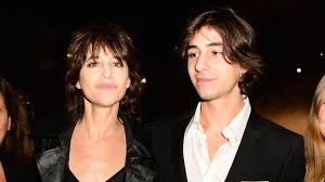 Charlotte made her motion picture debut in 1984. Charlotte Gainsbourg Quand Son Fils Ben Parle De Sa Maman Costaud Elle