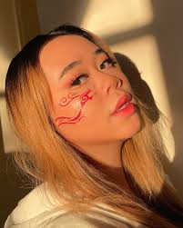 🌸 when the flowers bloom, my allergies bloom twice as fast 🤧 super happy  to join these talented gals for our spring floral collab 💘 special thanks  to @lvnae for bringing us