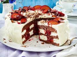 Während manch einer lieber obstkuchen mag, stehen andere auf knusprige tartes und. Pflaumen Sahne Torte Rezept Lecker Kuchen Und Torten Leckere Torten Torten Rezepte