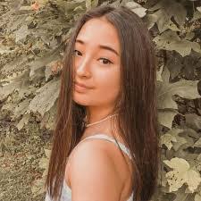 Jenny Ham's Instagram, Twitter & Facebook