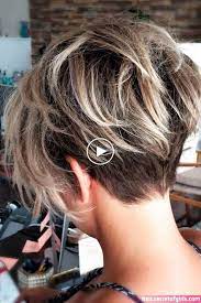 30 Idees De Porter Des Cheveux En Couche Coupesdecheveuxcour Hairstyles Coiffure Courte Idees Cheveux Courts Coiffure Facile Cheveux Court