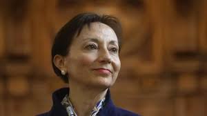 Perfil: María Elisa Quinteros, la doctora que encabezó la redacción del  borrador y disolverá la Convención en su peor momento