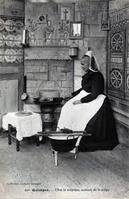 Quimper Chez La Crepiere Culsson De La Crepe De Ble Noir Ou De Froment A Douarnenez Chacun Lui Apportait Son Beurre Et D Eventuels Sup In 2019 Bretagne History France