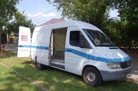 Teherauto Berles Belfoldre Es Kulfoldre Egyarant B Kategorias Jogositvannyal Vezetheto Megbizhato Kisteherautok Www Teherauto Recreational Vehicles Vehicles