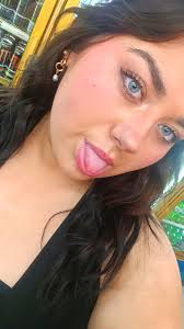 Pleaseee no hate!) Hii! I'm bella!! I'm 17. I just moved here a few months  ago and finding friends has been a struggle. (And yes I indeed do go out  but literally