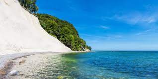 Komfortabel eingerichtete ferienwohnungen, eingebettet zwischen wald und dünen sowie ein kilometerlanger, feinsandiger strand und dazu das erfrischende wasser der ostsee. Binz Hotel Ruegen Strand Ostsee Start 004 Binzhotel Landhaus Waechter