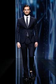 Acquista online gli articoli firmati armani collezioni. Giorgio Armani Tutte Le Foto Della Sfilata Pe 2021 Gq Italia