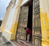 Se cae la puerta del Convento en la Plaza Baralt
