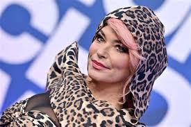 THE BEST THINGS IN LIFE ARE THE PEOPLE YOU LOVE. THE PLACES YOU'VE SEEN,  AND THE MEMORIES YOU'VE MADE ALONG THE WAY.