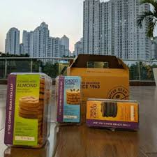 The coffee bean & tea leaf, the coffee bean, cbtl, the original ice blended raya duren tiga kav. Hampers Cookies Murah The Coffee Bean Tea Leaf Original Isi 3 Toples Grab Instant Only Shopee Indonesia