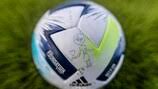 A supertaça europeia 2016 opõe o real madrid, campeão europeu e o sevilha, vencedor da liga europa. Criancas De Toda A Europa Ajudam A Desenhar A Bola Da Supertaca Europeia Da Uefa Ob Uefa Uefa Com
