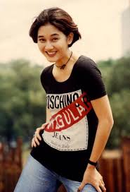 Lagu ini dirilis pertama kali pada 1 desember 1989 lalu. Nike Ardilla Wallpapers Wallpaper Cave