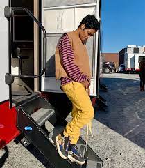 If an order is placed during store hours, it will usually be processed and sent out same day. Celeb Style Weekly Top Fits Kicks Nice Kicks