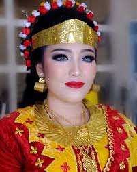 Gaya rambut pesta untuk wanita wajah bulat yang ketiga adalah model shaggy. Jenis Mahar Pernikahan Di 7 Daerah Di Indonesia Halaman All Tribun Batam