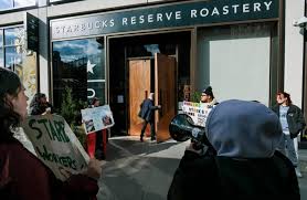 Primera protesta nacional de trabajadores de Starbucks
