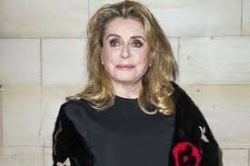 Renée simonot, de son vrai nom renée jeanne deneuve, est une comédienne française née le 10 septembre 1911 au havre.mariée au comédien maurice dorléac. Catherine Deneuve Paris Match