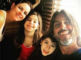 Diretor geral de Tempo de Amar curte dia com a família