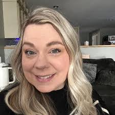 Ellen Goble's Instagram, Twitter & Facebook