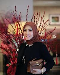 Gaya Mahal SYAHRINI Sejak Bergelar Ibu, Beg Tangan Berjenama Hermes Tetap  Jadi Pilihan - Hijabista