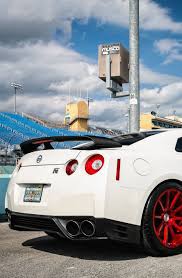 nissan gt r with bright red rims 日産 車 国産車
