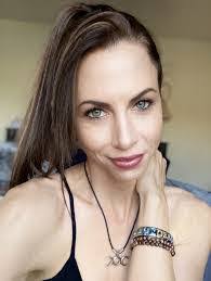 Danielle Loe's Instagram, Twitter & Facebook