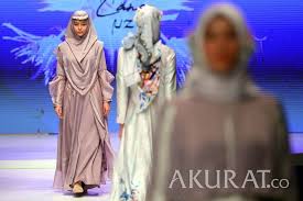 Untuk pemilihan bahan gamis ini para desaigner zoya memadu padankan dengan bahan satin supaya gamis ini terlihat mewah dan elegan. Image De Eau Desain Baju Zoya Terbaru