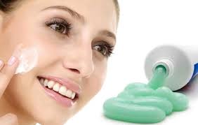 как избавиться от прыщей на лице с помощью зубной пасты Zubnaya Pasta Na Lico V Chem Ee Polza I Kak Ee Primenyat Www Wday Ru