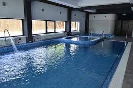 Vizitati centru spa la hotel seneca, dotat cu cele mai moderne facilitati si anume piscina exterioara si interioara echipata fantezist cu diferite tipuri de hidromasaj, jacuzzi, bazin apa sarata si salina, baie turceasca, sauna uscata si cu aburi. Altus Hotel Spa Praid Updated 2021 Prices