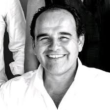 Quién será el líder del sector #moda y #complementos en la próxima década❓ 