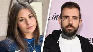 OnlyFans star claiming she made $43,000,000 this year responds ...