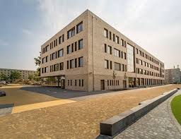 It's 14:10 right now , with overcast clouds and the temperature of 4.11°c (39.398°f). School Center Am Stern Potsdam Germany Feldhaus