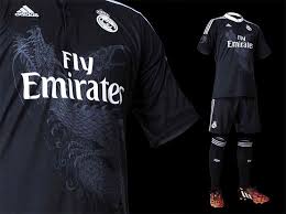 The black strip features two dragons on it and is here seen modelled by gareth bale, who is posing with yamamoto himself. Yohji Yamamoto S Dragon Bird On Real Madrid Players Jerseys