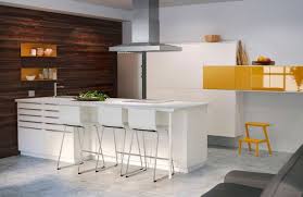 Ultra moderna, si installa a soffitto come un lampadario ed è adatta per un piano cottura a isola. Parete Legno Cucina Ikea Accenti Giallo Isola Centrale Cappa Aspirante Sospesa Cucina Ikea Idee Cucina Ikea Ikea