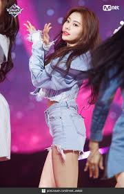 Pin De Annyeongz Em Stage La Vie En Rose Yu Jin K Idols