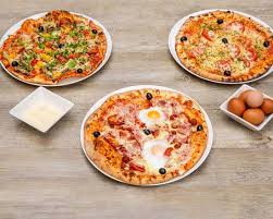 Sauce tomate, pepperoni, jambon, bacon, saucisse bros, mozzarella. The Best Aussie Pizza Delivery In Saint Brice Courcell See Prices Order Online Uber Eats