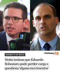 TRATAMENTO COM BASE NO REGIMENTO" O presidente da Câmara dos Deputados,  Hugo Motta (Republicanos-PB), disse que respeita, mas não concorda com  “alguns movimentos” feitos pelo deputado federal Eduardo Bolsonaro (PL-SP)  e sinalizou
