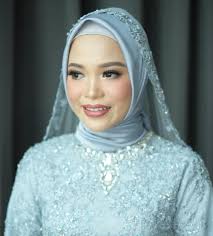 Masalahnya, kulit di sekitar mata memang kulit yang berat temperamental halus. 68 Make Up Pengantin Muslim Sederhana Dismakeup
