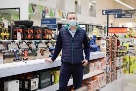 Extrêmement inflammable et dangereux prendre les précaution nécessaire à l'usage !!. A Reims Et Cormontreuil Leroy Merlin Embauche Des Etudiants Pour Faire Face A L Ouverture Du