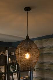Dans Le Sejour Une Suspension A L Aspect Naturel Complete La Deco Luminaire Deco Idee Deco